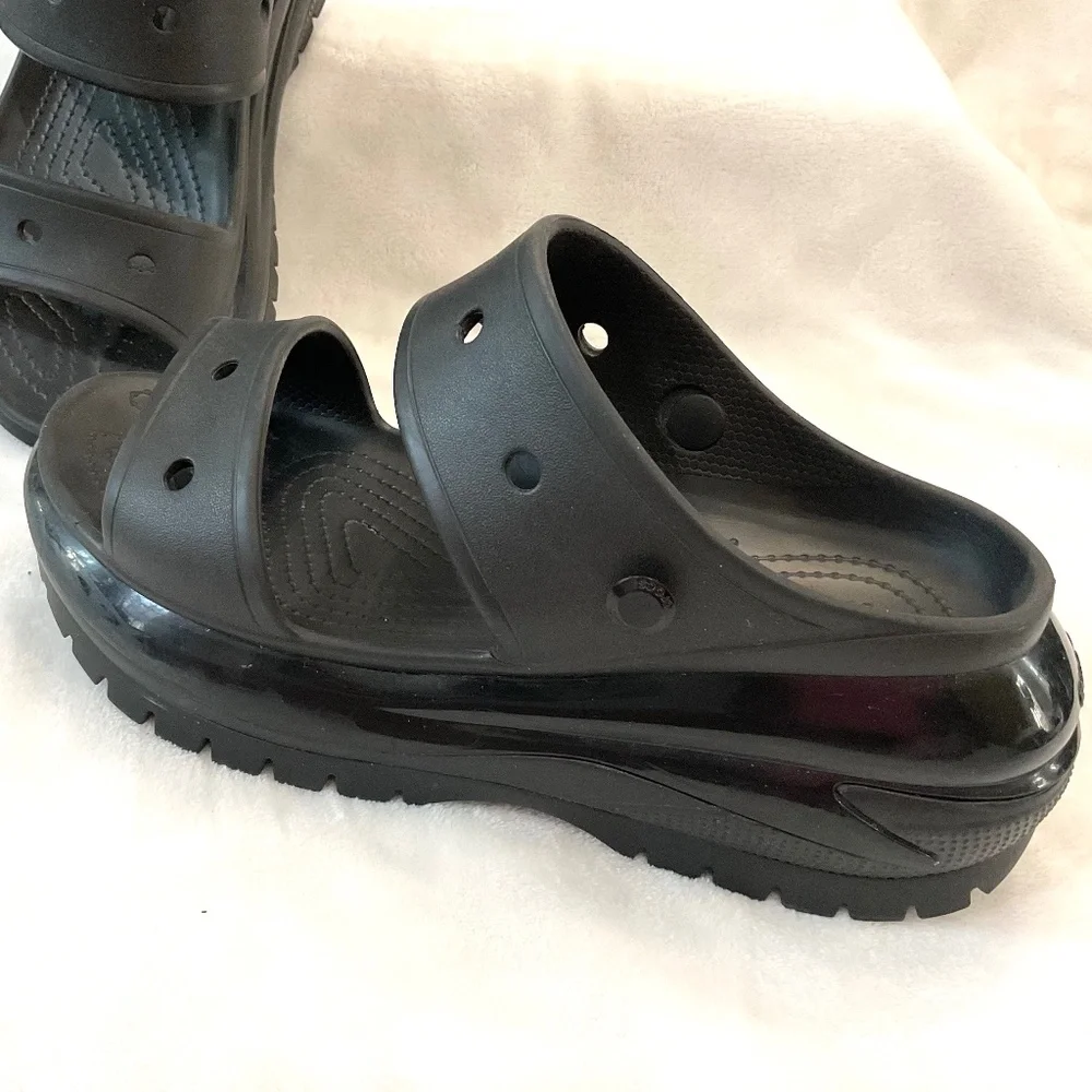 Black Crocs Mega Crush Chunky Platform Y2K Grunge Sandal Men— Sz 9 Wms Sz 11